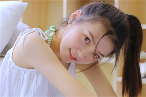 爱上海同城交友：Wandering through the luxurious shops on Nanjing Road in the night